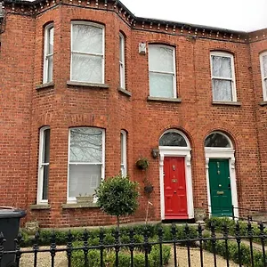 2 Minutes From Drumcondra Station Apartamento