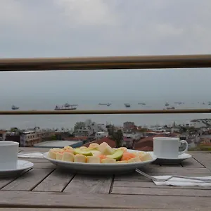 https://the-reina-hotel.istanbul-turkeyhotels.com