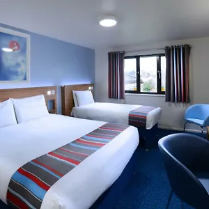 3* מלון Travelodge Airport South